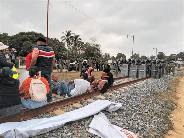 Tren Interoceánico: ferrocarrileros protestan en tramo Coatzacoalcos-Salina Cruz; esto piden