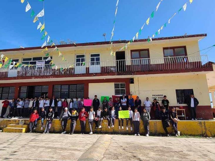 Exigen docente para telebachillerato en Juchique de Ferrer