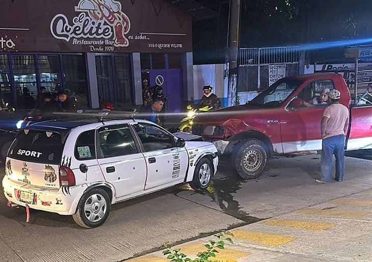 Se registra percance vehicular al interior de gasolinera en Misantla