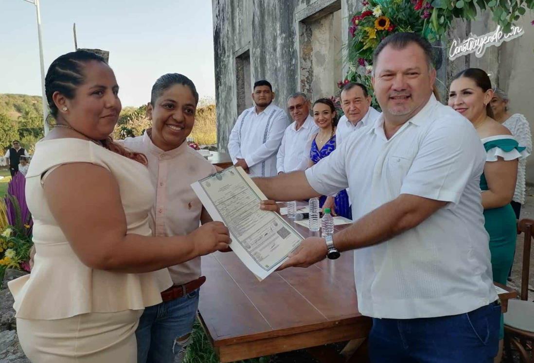 Contrajeron matrimonio 33 parejas en Puente Nacional, Veracruz