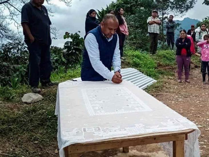 Alcalde de Zongolica fue elegido candidato a diputado federal y él ni sabía