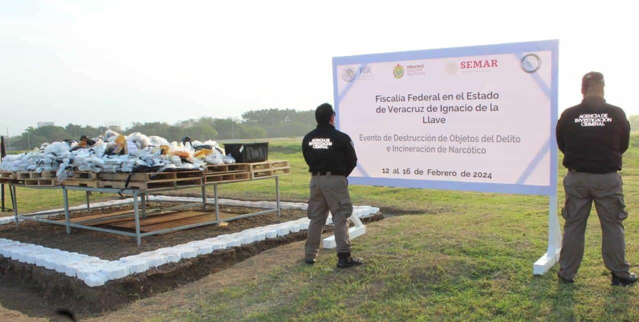 FGR y Marina incineran más de 800 kilos de droga incautada en Veracruz