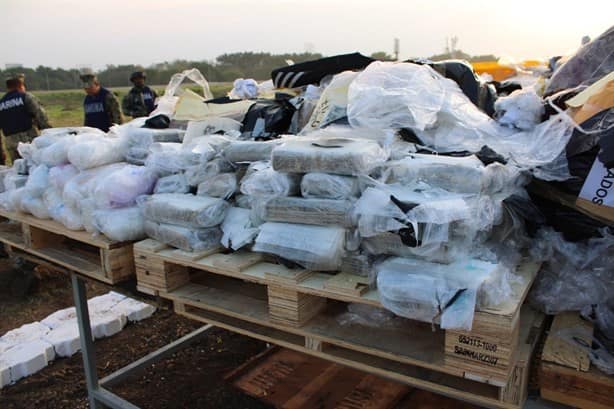 FGR y Marina incineran más de 800 kilos de droga incautada en Veracruz