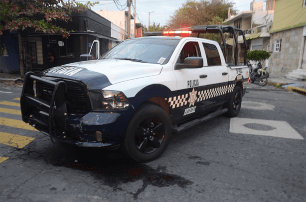 Fuerte choque entre patrulla y auto particular en calles de la colonia Zaragoza, Veracruz | VIDEO