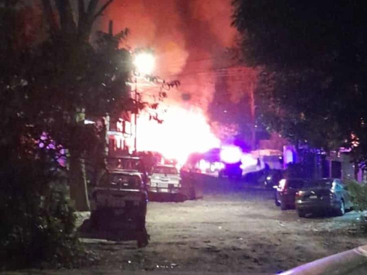 Fuego acaba con vivienda en colonia Revolución, en Xalapa