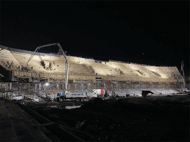 Así avanza de noche la remodelación del Estadio Luis Pirata Fuente