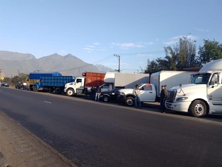 Transportistas de AMOTAC se manifiestan en las Altas Montañas