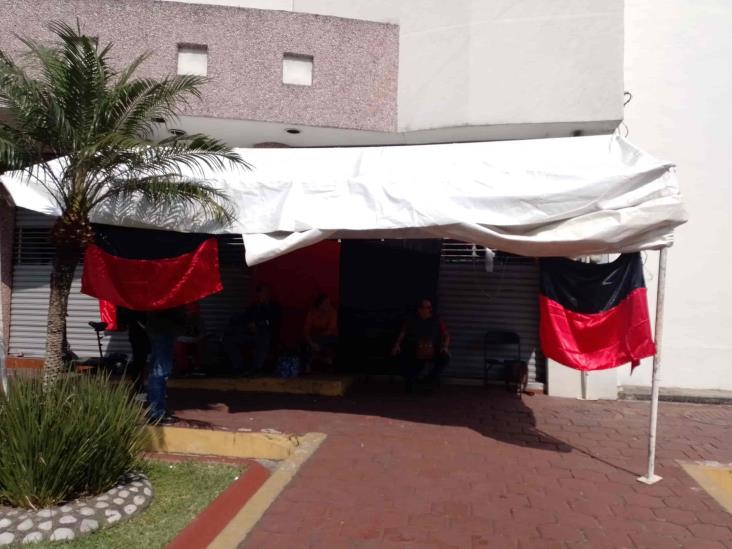 Trabajadores de Montepío mantienen huelga en Orizaba; ya son dos días