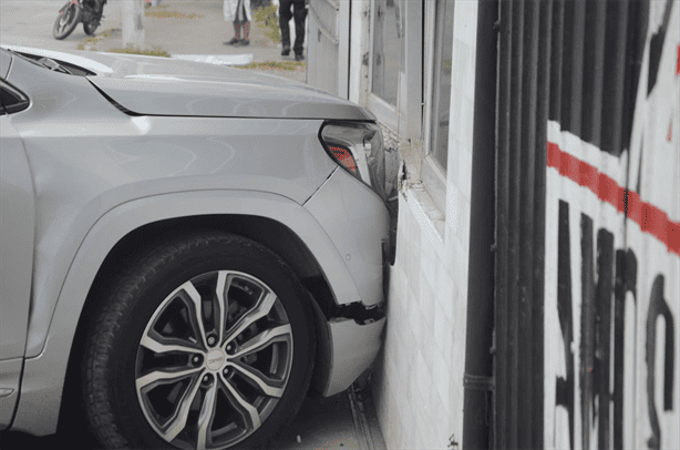 Aparatoso accidente vehicular en el fraccionamiento Reforma, en Veracruz