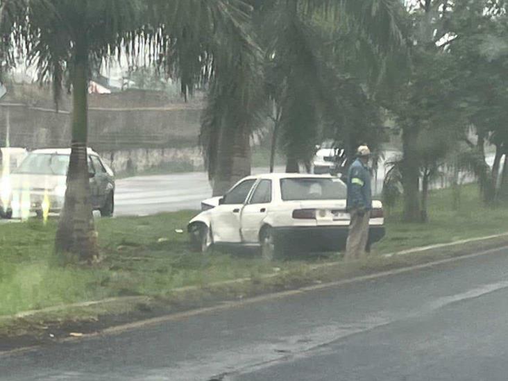 Dos policías de SSP-Veracruz lesionados en choque contra palmera