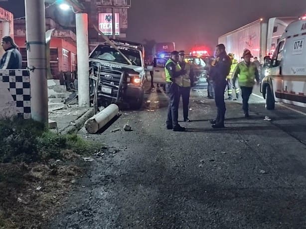 Patrulla de la SSP choca contra negocio en la autopista Puebla-Orizaba