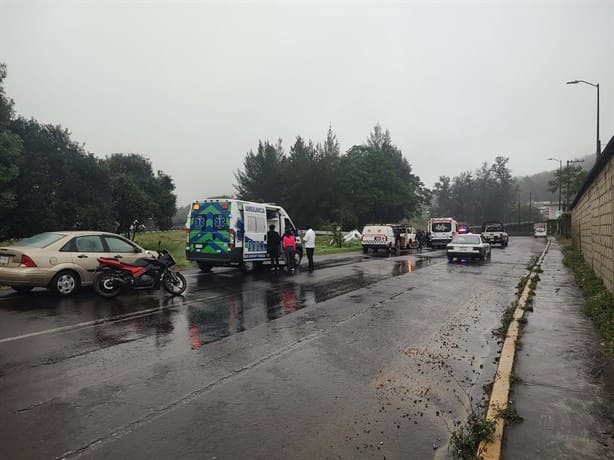 Ambulancia de Escorpión vuelca en Banderilla; hay tres paramédicos lesionados