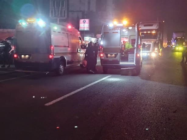 Patrulla de la SSP choca contra negocio en la autopista Puebla-Orizaba