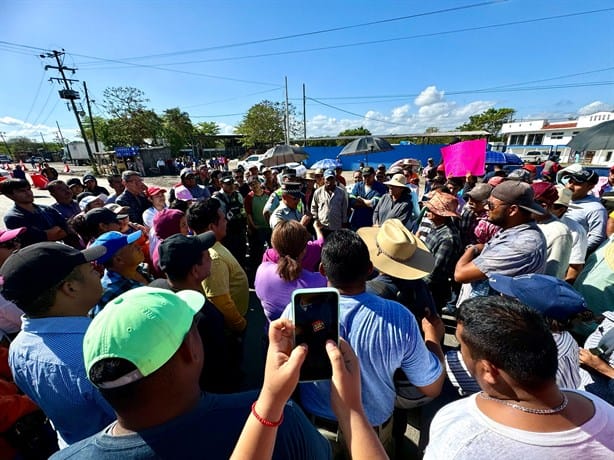 Bloquean carretera Santa Fe – Paso del Toro; habitantes exigen puente peatonal | VIDEO