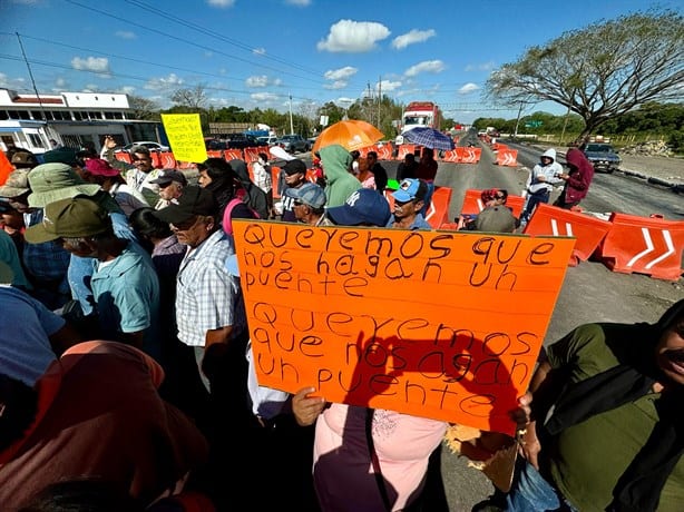 Bloquean carretera Santa Fe – Paso del Toro; habitantes exigen puente peatonal | VIDEO