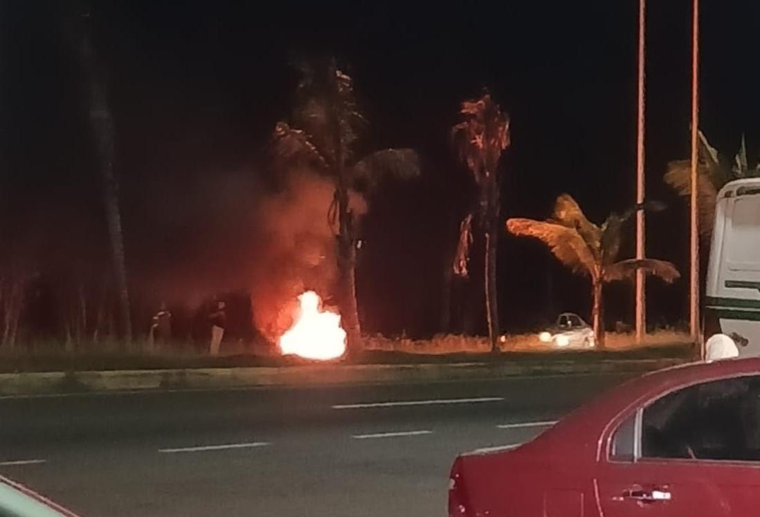 Fuego consume motocicleta en fraccionamiento de Boca del Río