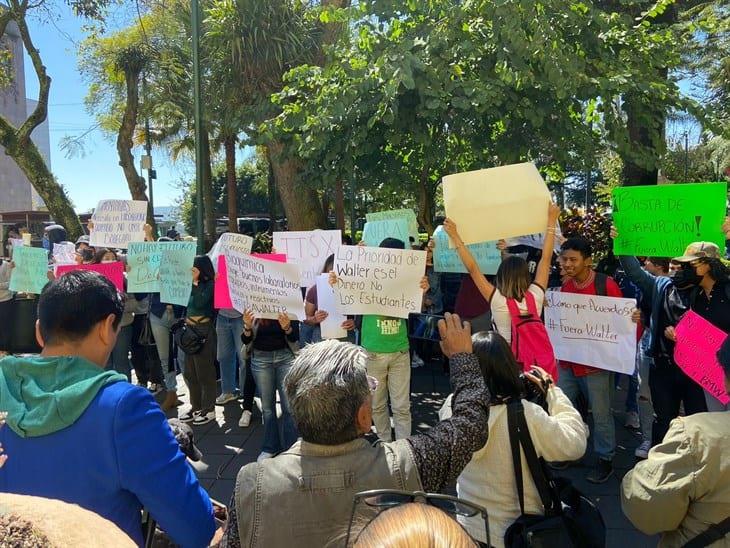 ¡Siguen en la lucha!, estudiantes del Tec de Xalapa se manifiestan en Plaza Lerdo