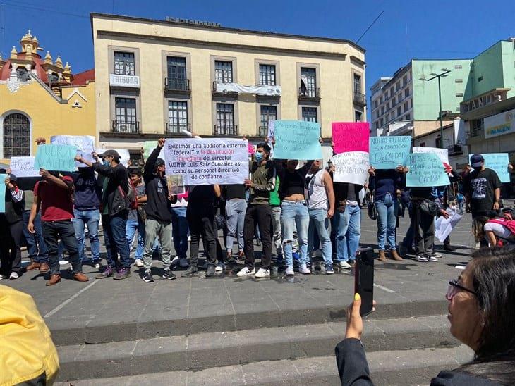 ¡Siguen en la lucha!, estudiantes del Tec de Xalapa se manifiestan en Plaza Lerdo