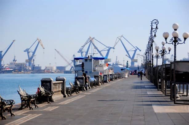 Malecón de Veracruz: Tras caída de bebé al mar, proponen implementar barandal 