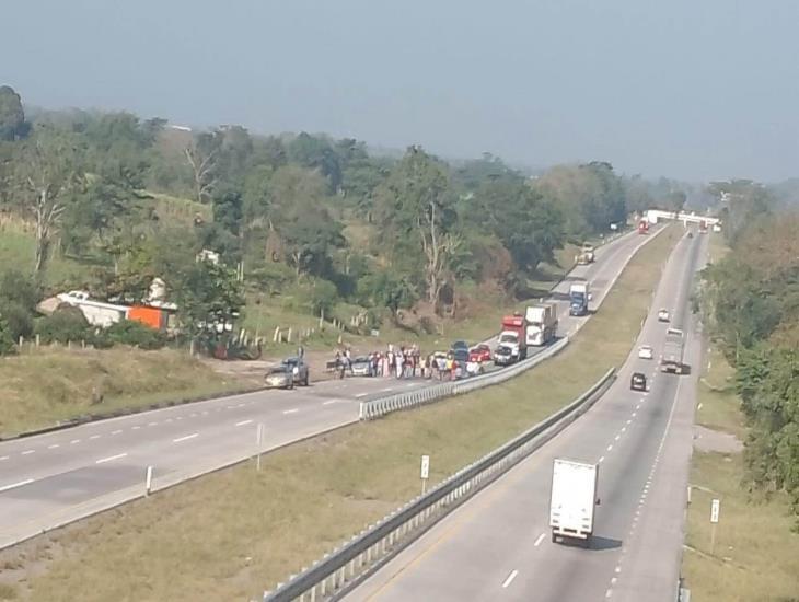 Manifestantes bloquean autopista Córdoba - Veracruz