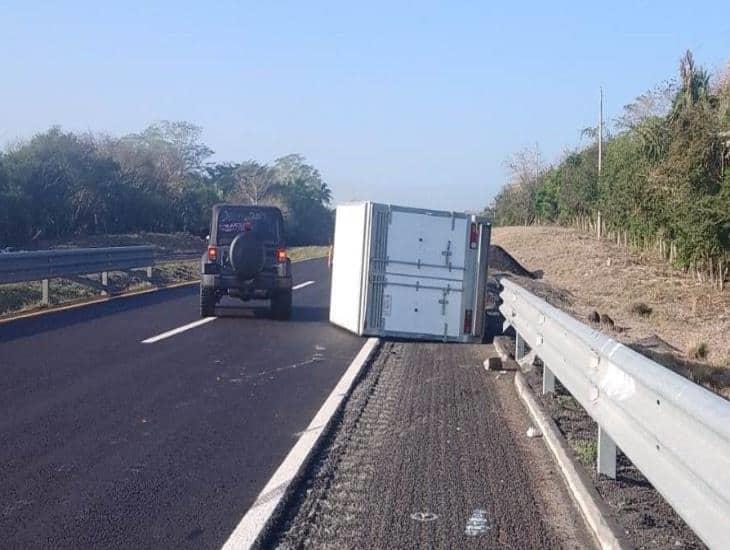 Vuelca camioneta sobre la autopista Córdoba – Veracruz