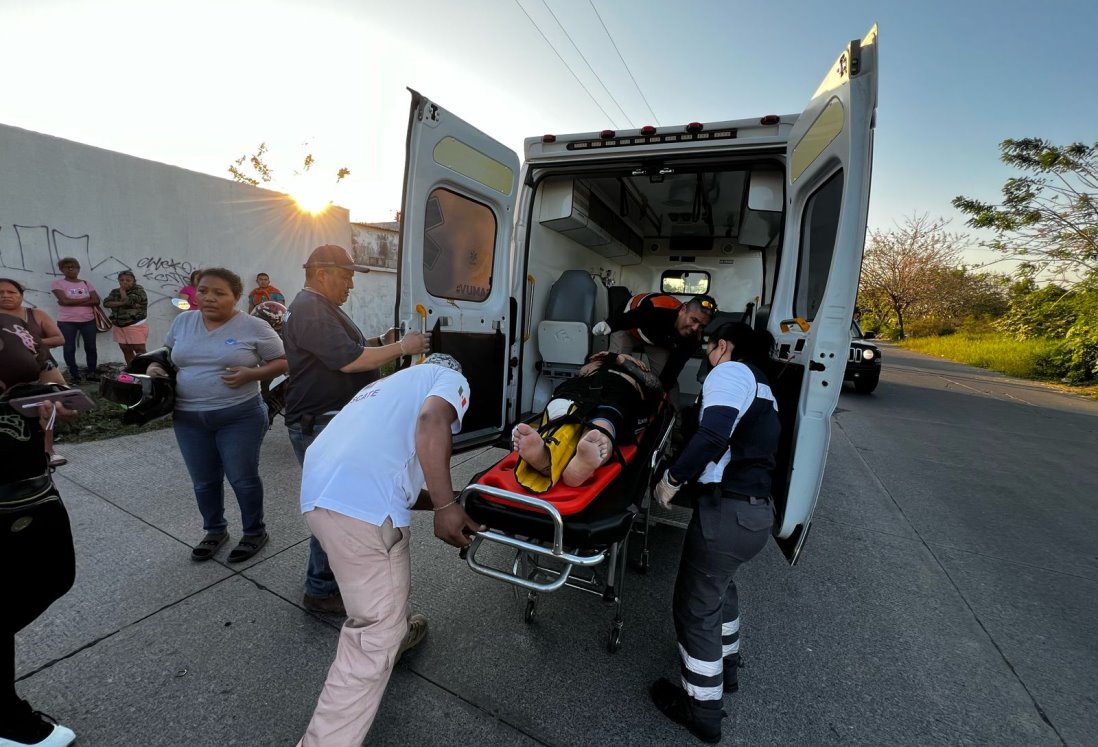 Fuerte accidente deja una mujer con severas lesiones en Arboledas San Miguel, en Medellín