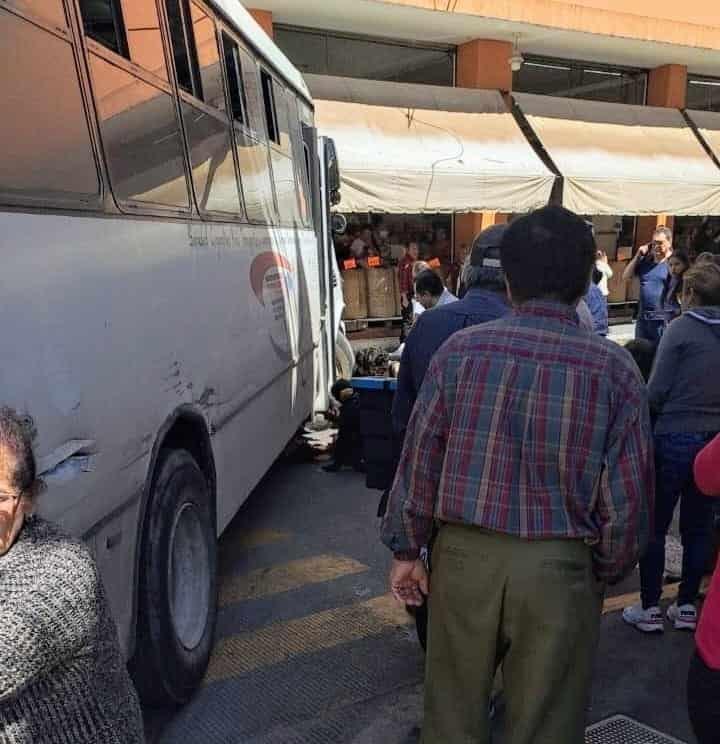 Autobús arrolla a mujer en zona centro de Xalapa