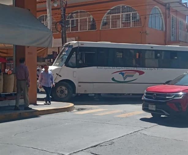 Autobús arrolla a mujer en zona centro de Xalapa