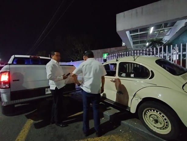 Vochito termina encima de una banqueta frente al IMSS Orizaba