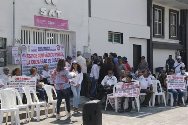 Se manifiestan exportuarios para exigir les regresen edificio en Veracruz  | VIDEO