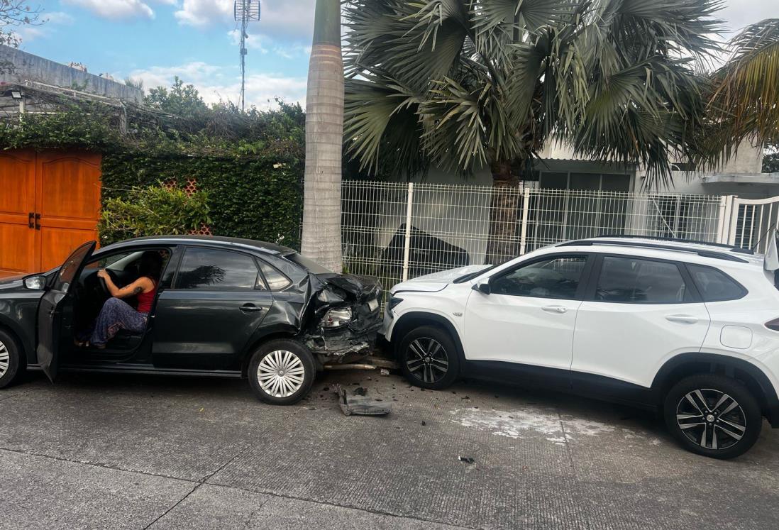 Choca contra un auto estacionado en Puente Moreno, en Medellín