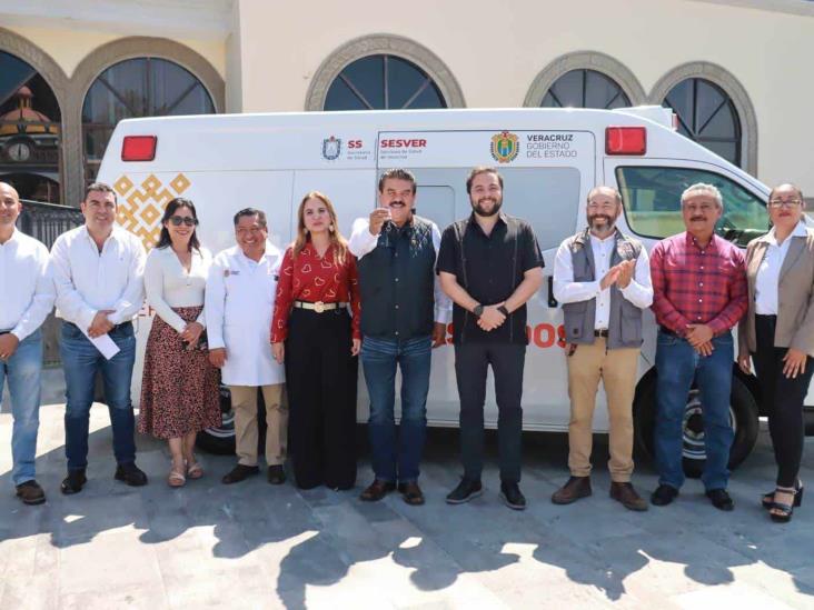 Recibe Tihuatlán nueva ambulancia para atención de urgencias