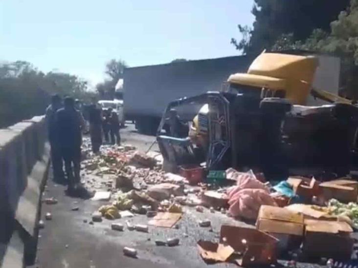 Aparatoso accidente múltiple paraliza las Cumbres de Maltrata