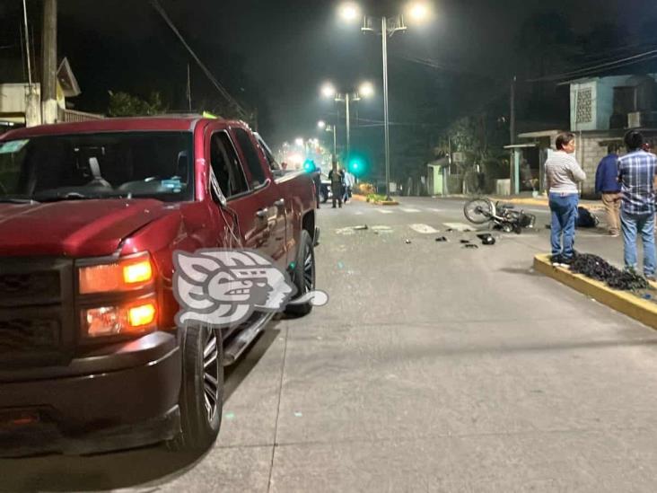 Motociclista resulta lesionado tras chocar contra camioneta en Ixtaczoquitlán