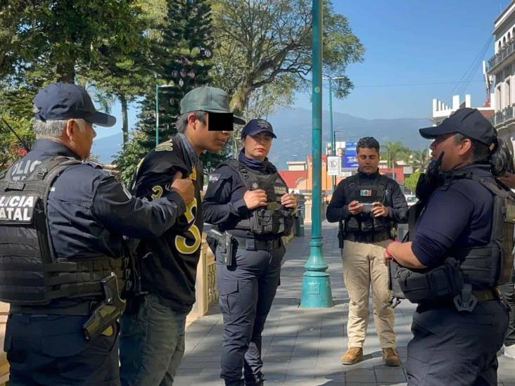 Joven detenido por presunta agresión a vendedor en el Parque Juárez de Xalapa