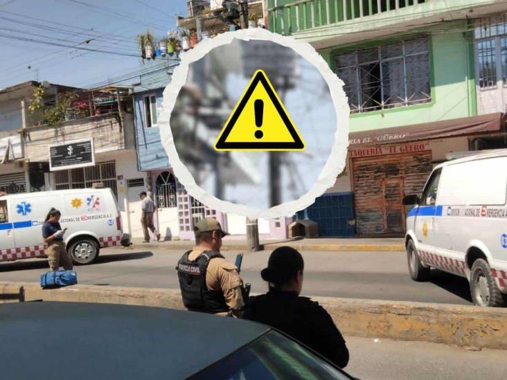 Hombre termina electrocutado sobre un poste en Tlalnelhuayocan; ¿qué fue lo que pasó?