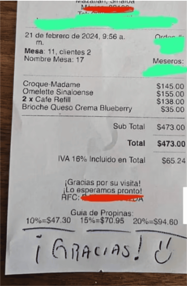 Cliente exhibe a mesero por regresarle la propina, solo porque faltaban 6 pesos