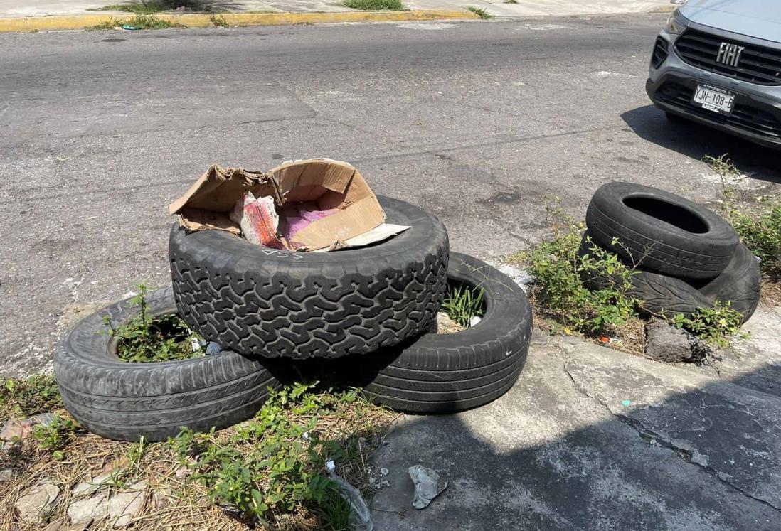 Abandonan llantas en calles de Veracruz