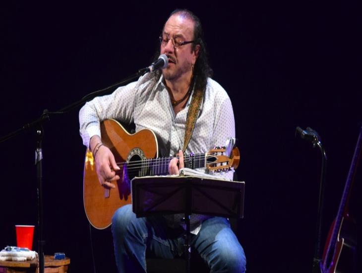 Fernando Delgadillo reconquista a los jarochos con show en Teatro Clavijero