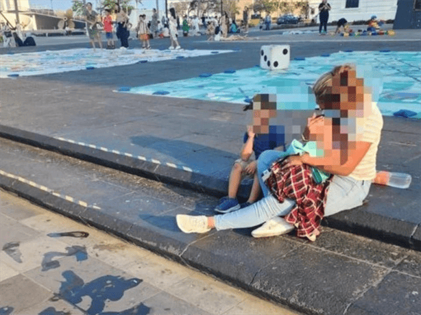 Piden colocar barandal en malecón de Veracruz tras caída de bebé en su carriola
