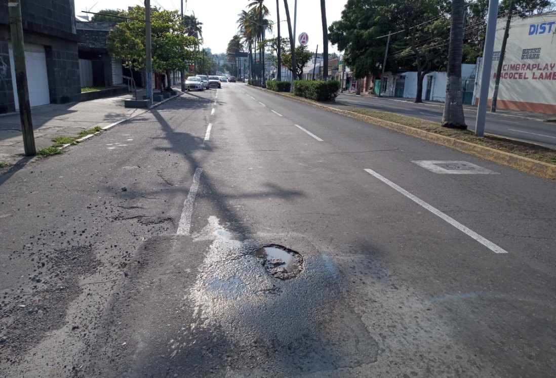 Vecinos denuncian persistente mal estado de calles de Veracruz