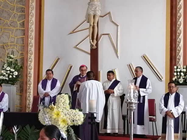 Dan último adiós a sacerdote Manuel Granillo Prado, en Ixtaczoquitlán