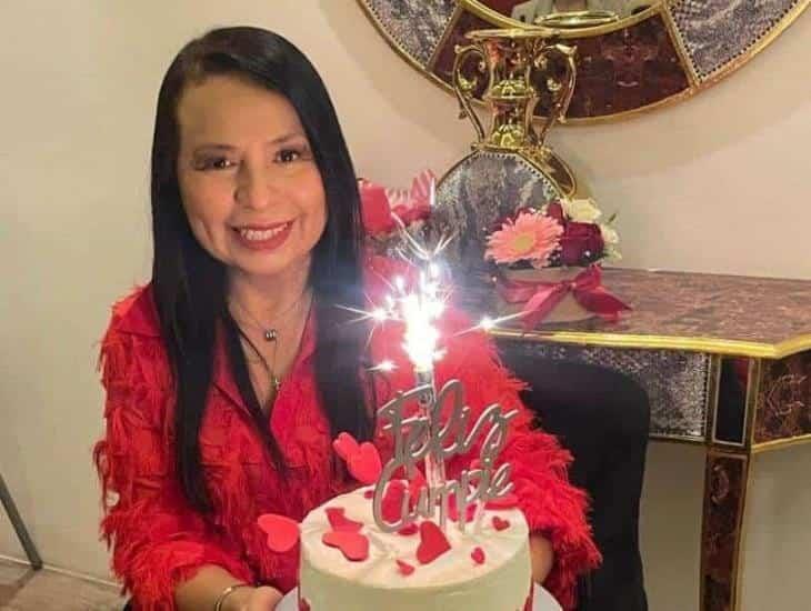 Sandra Lindo es festejada por su cumpleaños