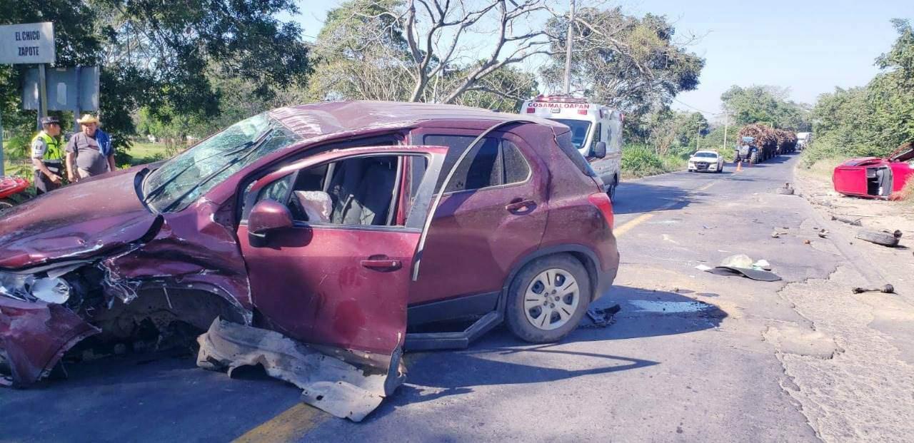 Fuerte accidente en Cosamaloapan; los dos autos terminaron volcados