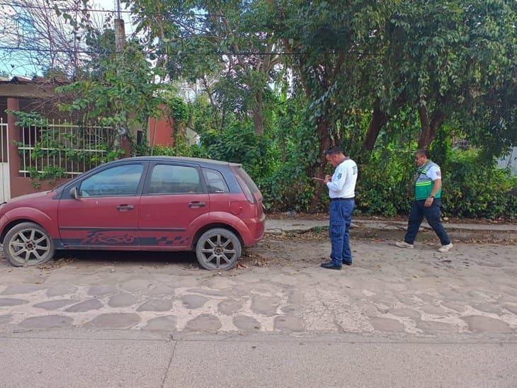 Tránsito municipal realiza acciones contra vehículos abandonados en Misantla