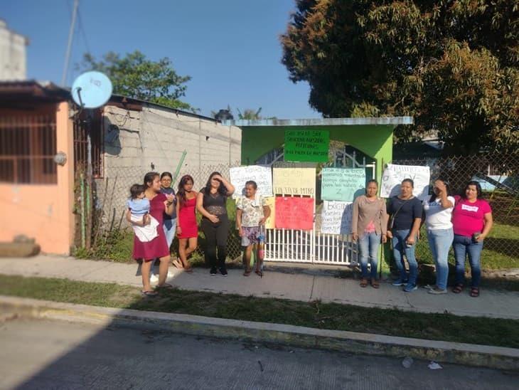 Continúa tomado el Jardín de Niños Zamna de Misantla