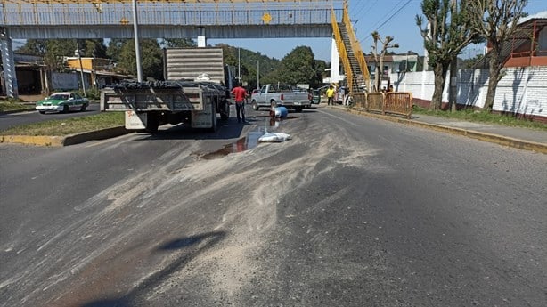 Camión y camioneta protagonizan accidente en el bulevar Banderilla