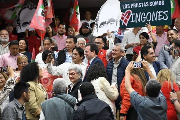 Pepe Yunes recibe constancia del PRI como candidato a gobernador