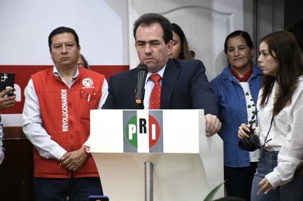 Pepe Yunes recibe constancia del PRI como candidato a gobernador