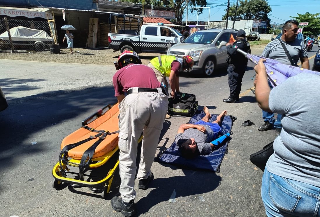 Motociclista resulta lesionado tras ser arrollado por camioneta en San Andrés Tuxtla
